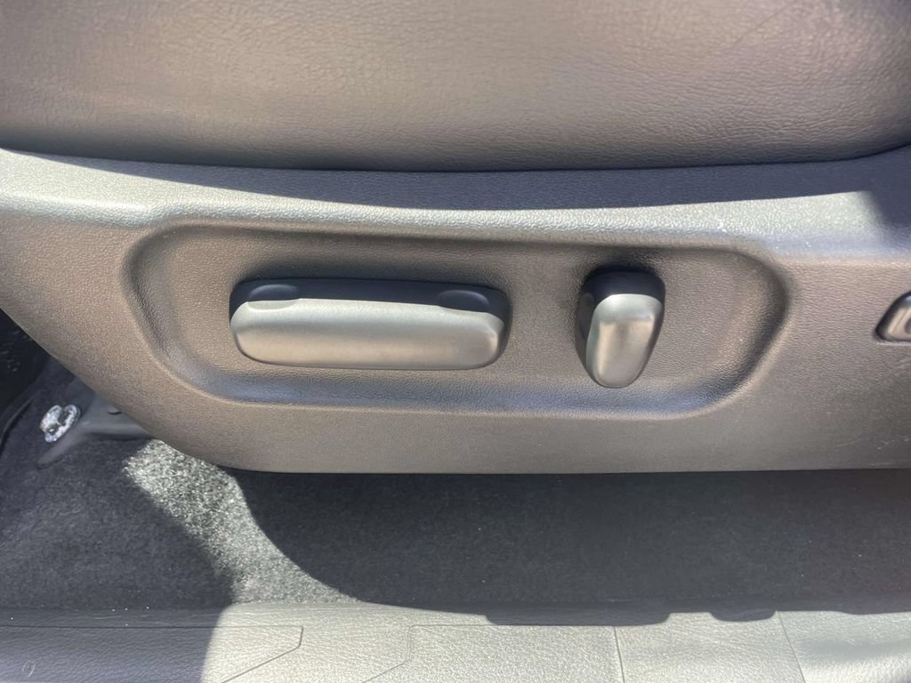 Used 2020 Toyota Tacoma Limited AWD/4WD image 16