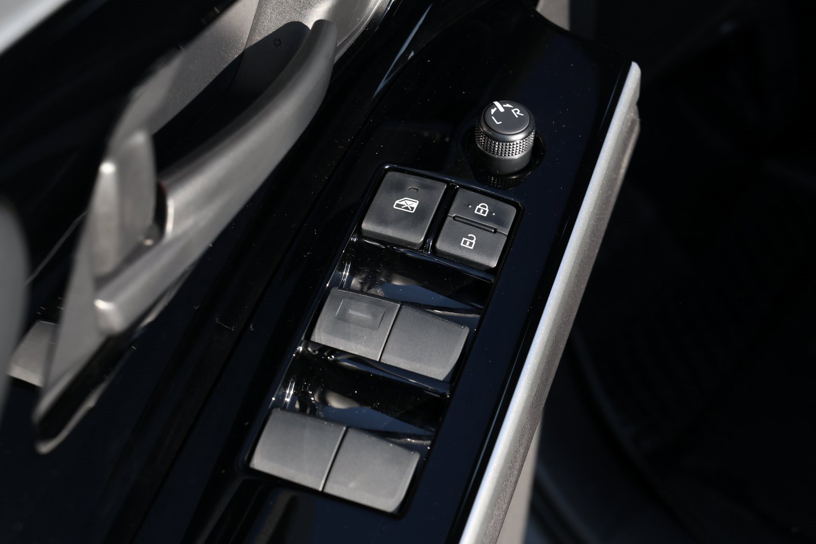 Used 2025 Toyota bZ4X FWD w/ Weather Package image 28