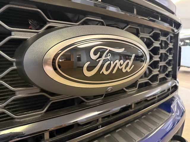 New 2026 Ford F250 Lariat w/ Black Appearance Package AWD/4WD image 5