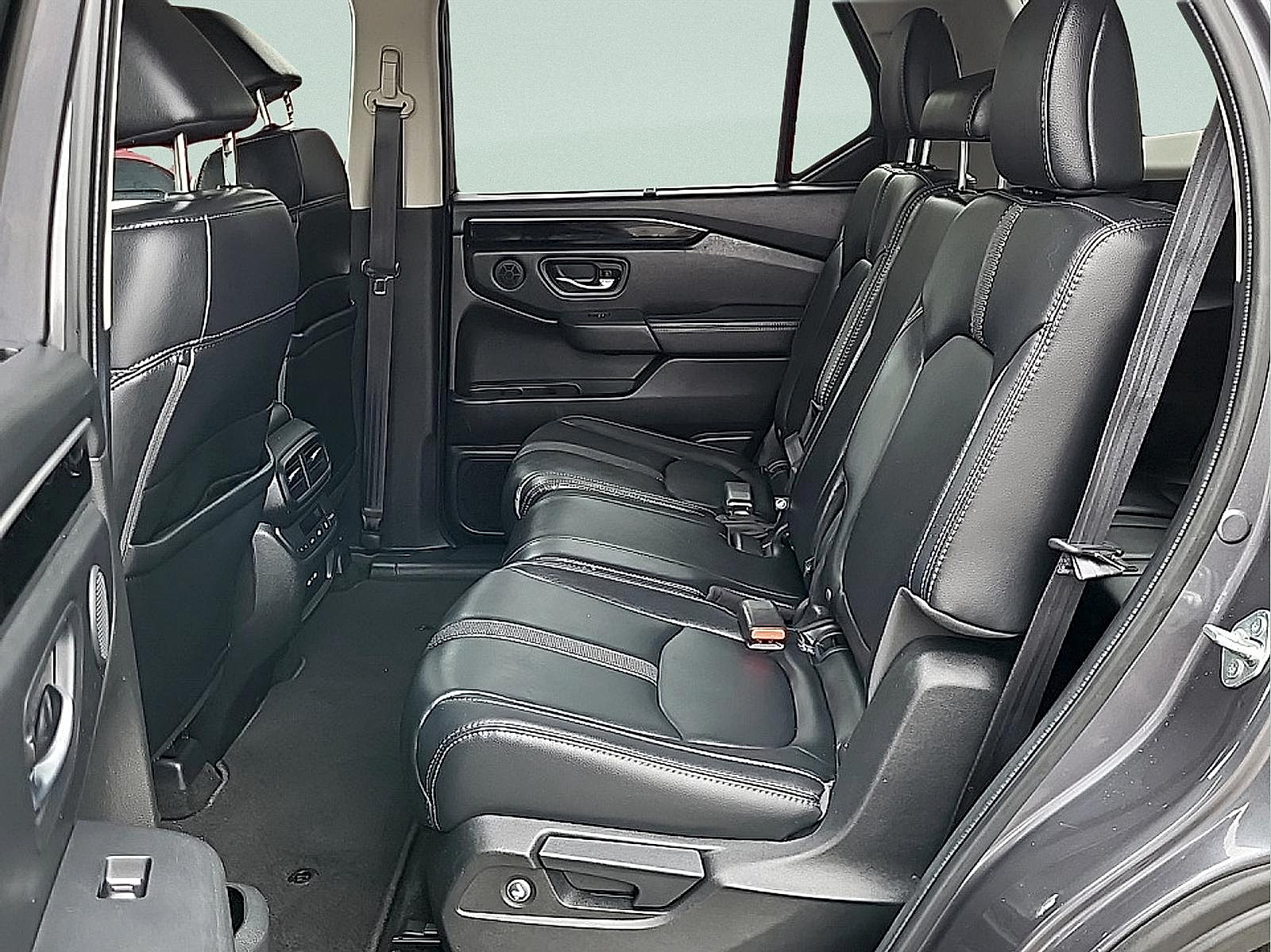 Used 2024 Honda Pilot Touring image 12