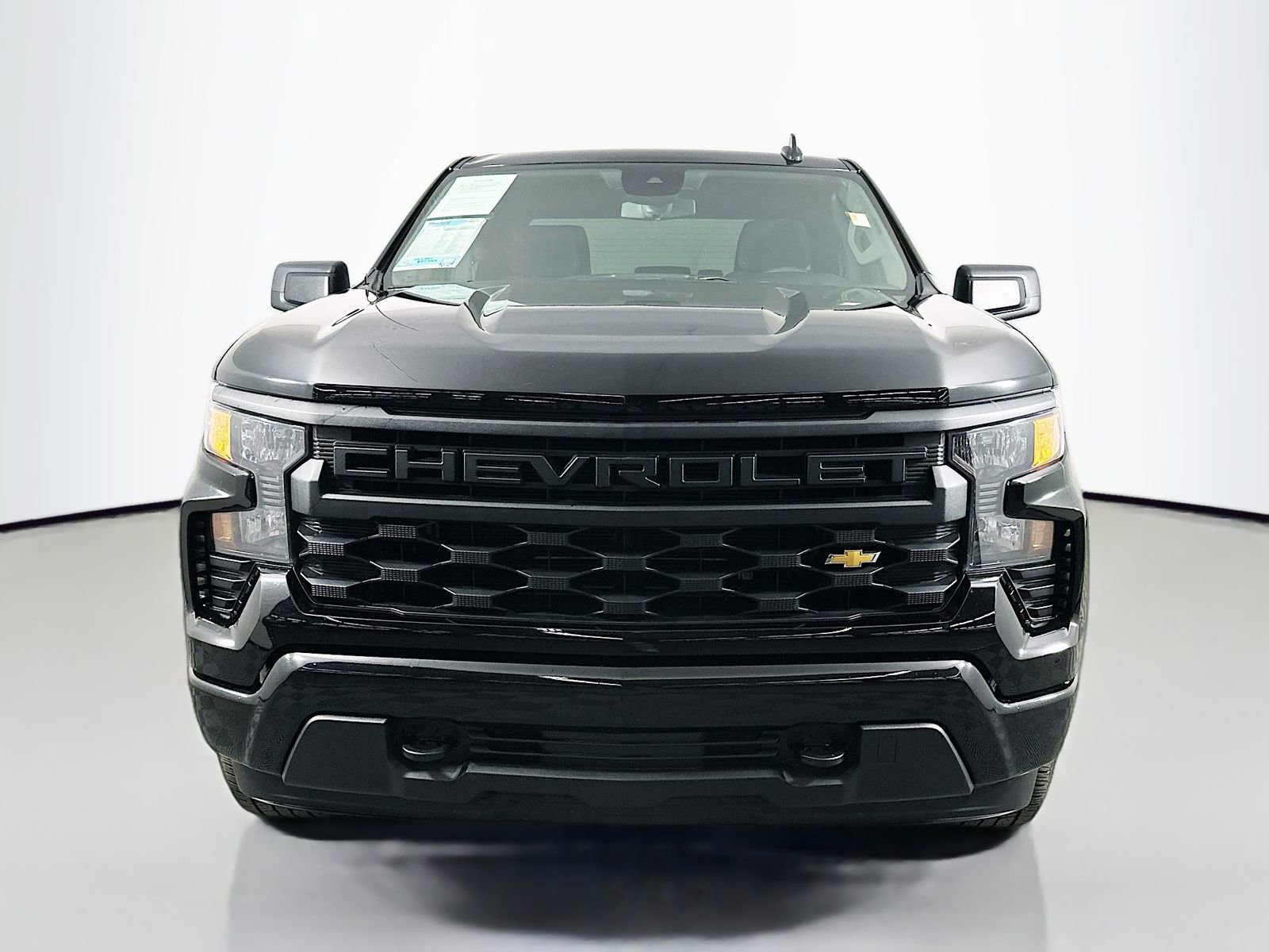 Used 2024 Chevrolet Silverado 1500 Custom image 2