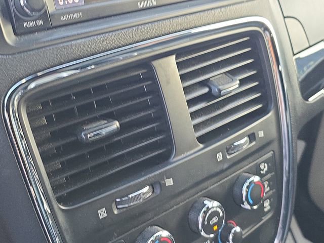 Used 2020 Dodge Grand Caravan SXT FWD image 25