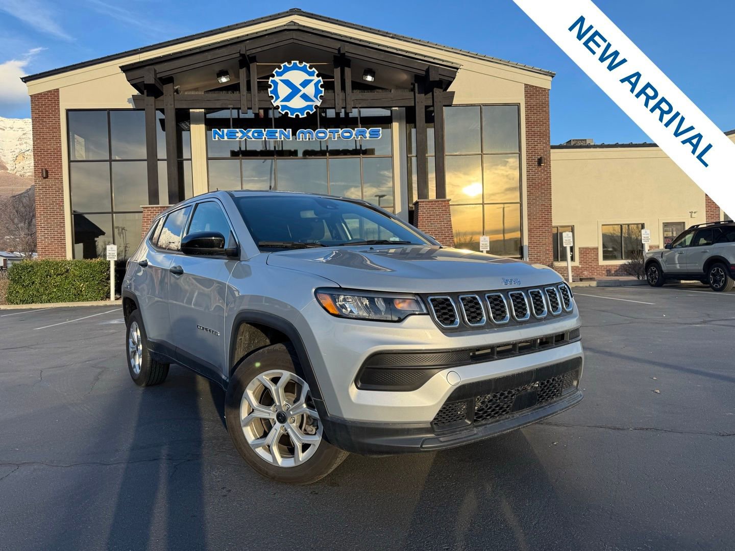 Used 2025 Jeep Compass Sport image 1