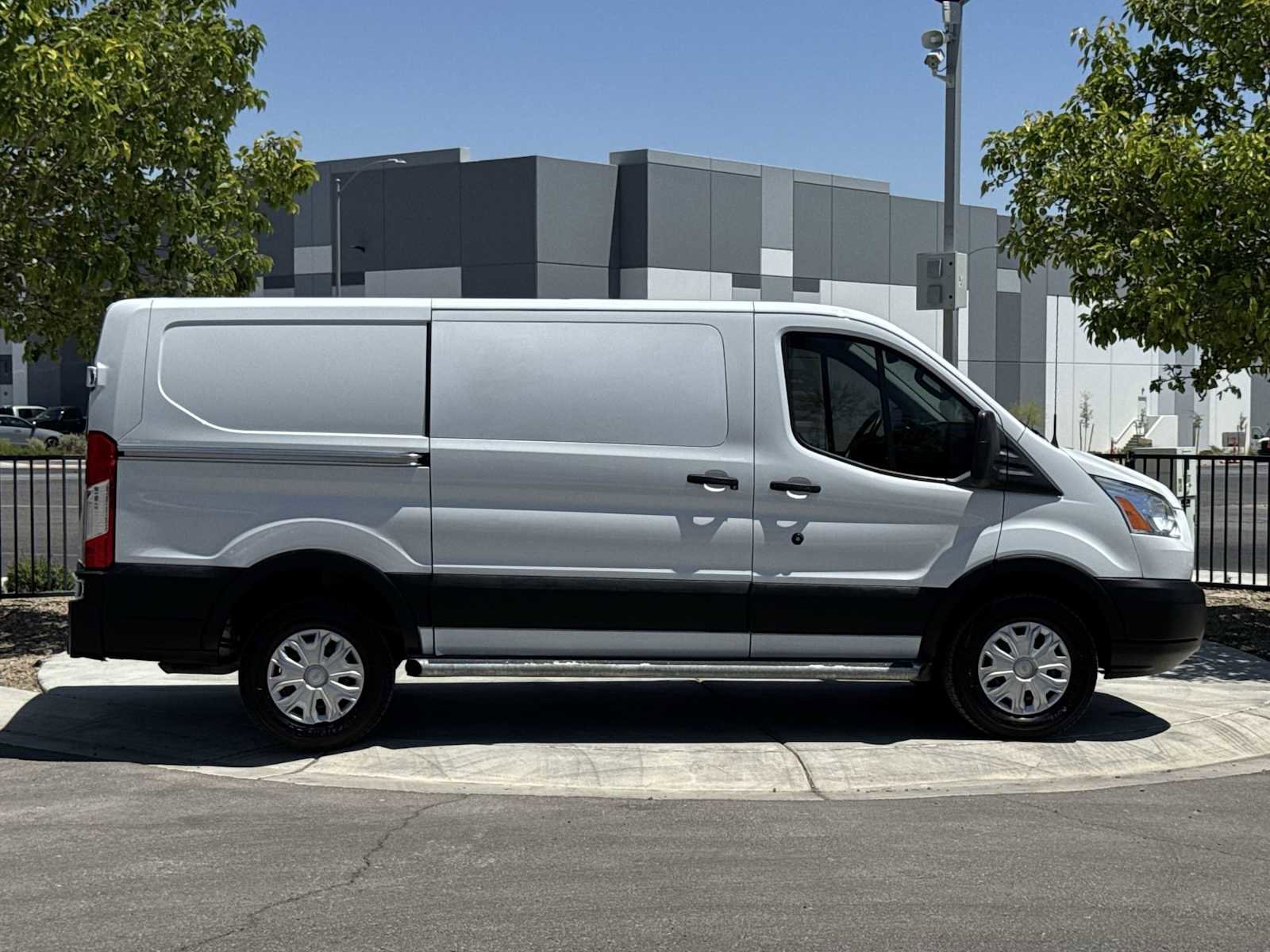 Used 2019 Ford Transit 250 130 Low Roof w/ Exterior Upgrade Package RWD image 9