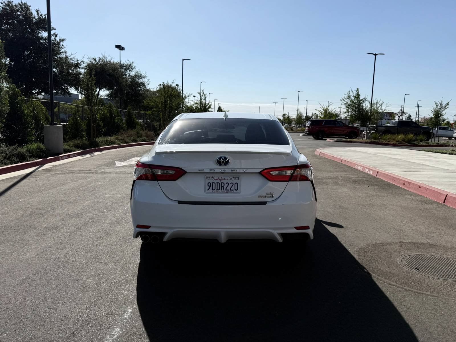 Used 2020 Toyota Camry SE w/ Carpet Mat Package FWD image 9