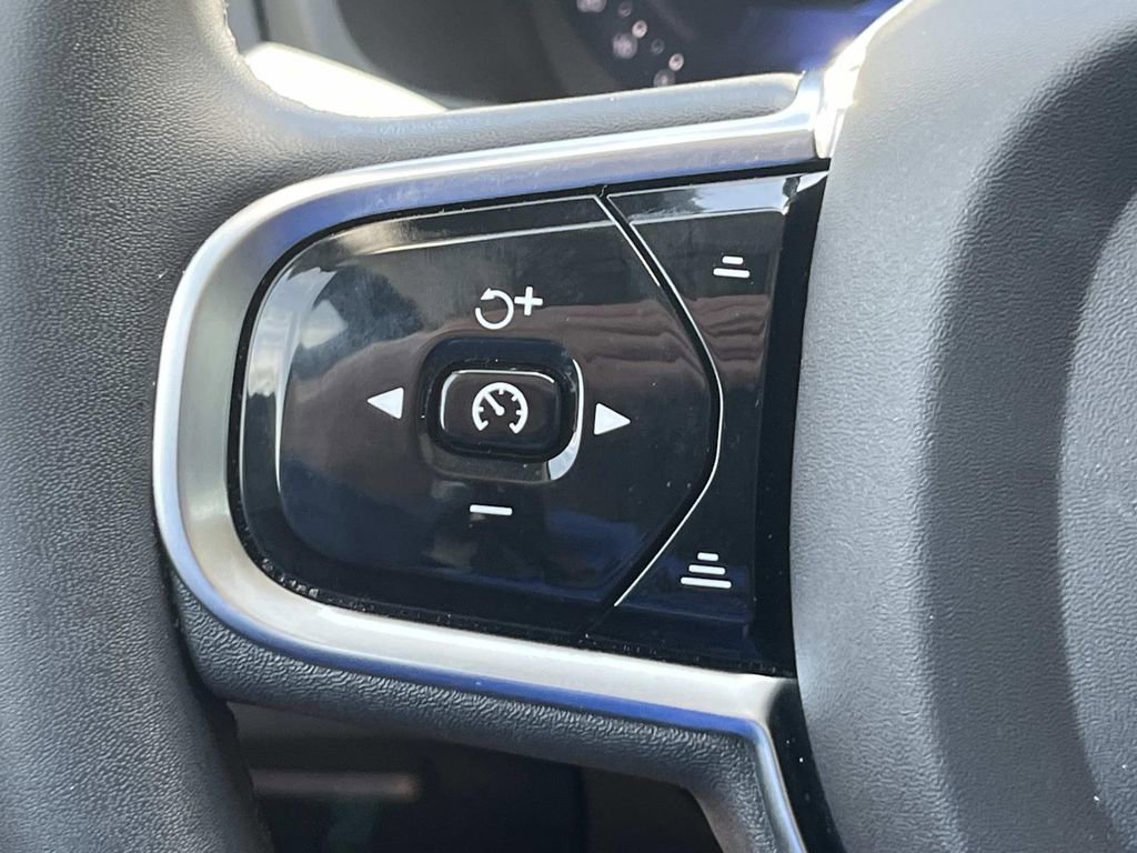 Used 2023 Volvo XC90 B6 Ultimate w/ Protection Package Premier image 31