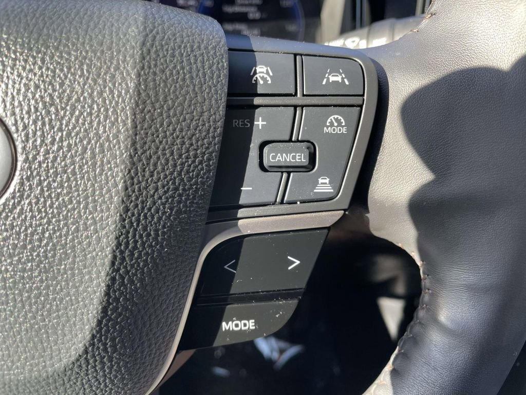 Used 2025 Toyota Camry XLE image 39