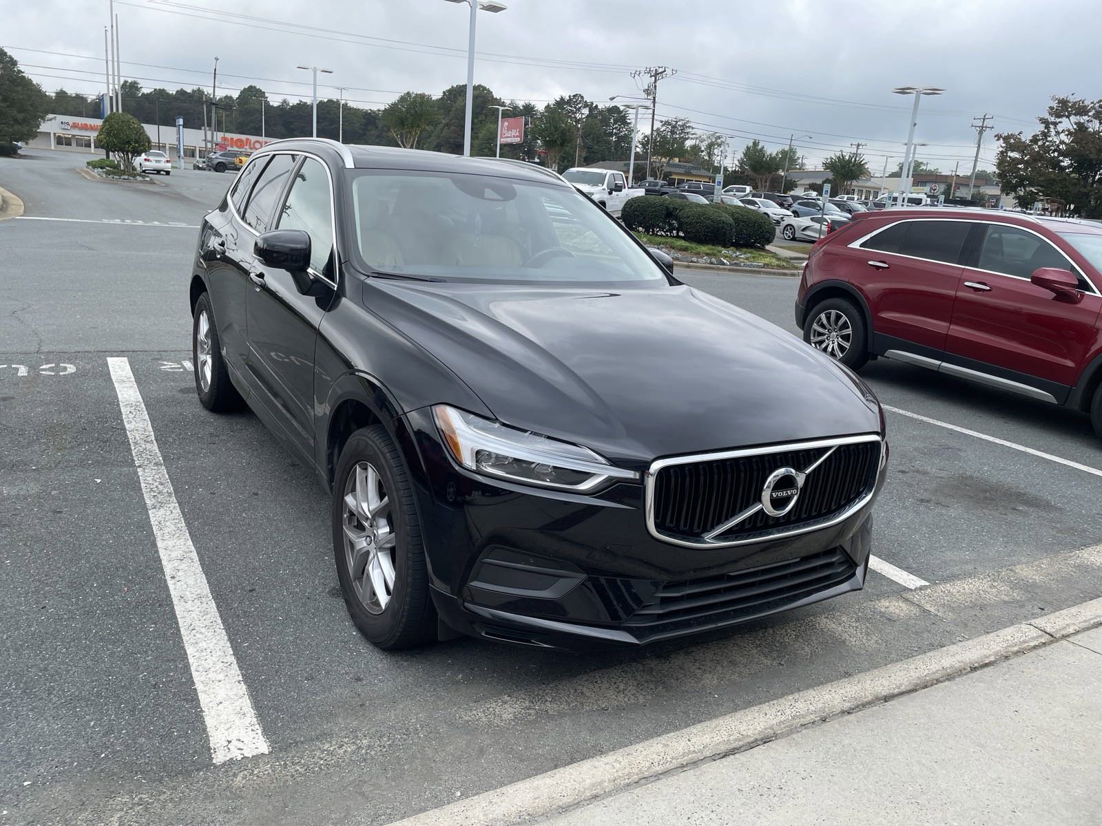 Used 2019 Volvo XC60 T5 Momentum w/ Multimedia Package image 4