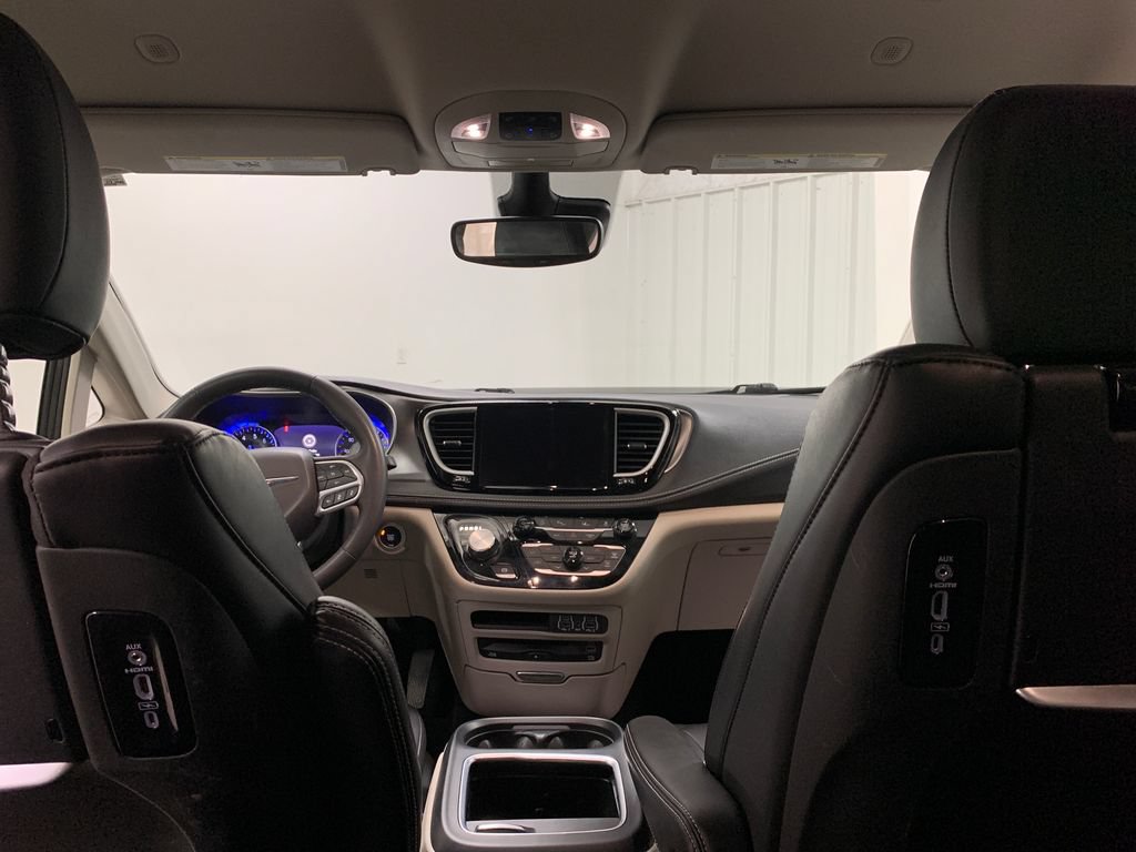 Used 2023 Chrysler Pacifica Touring-L w/ Uconnect Theater Family Group AWD/4WD image 23
