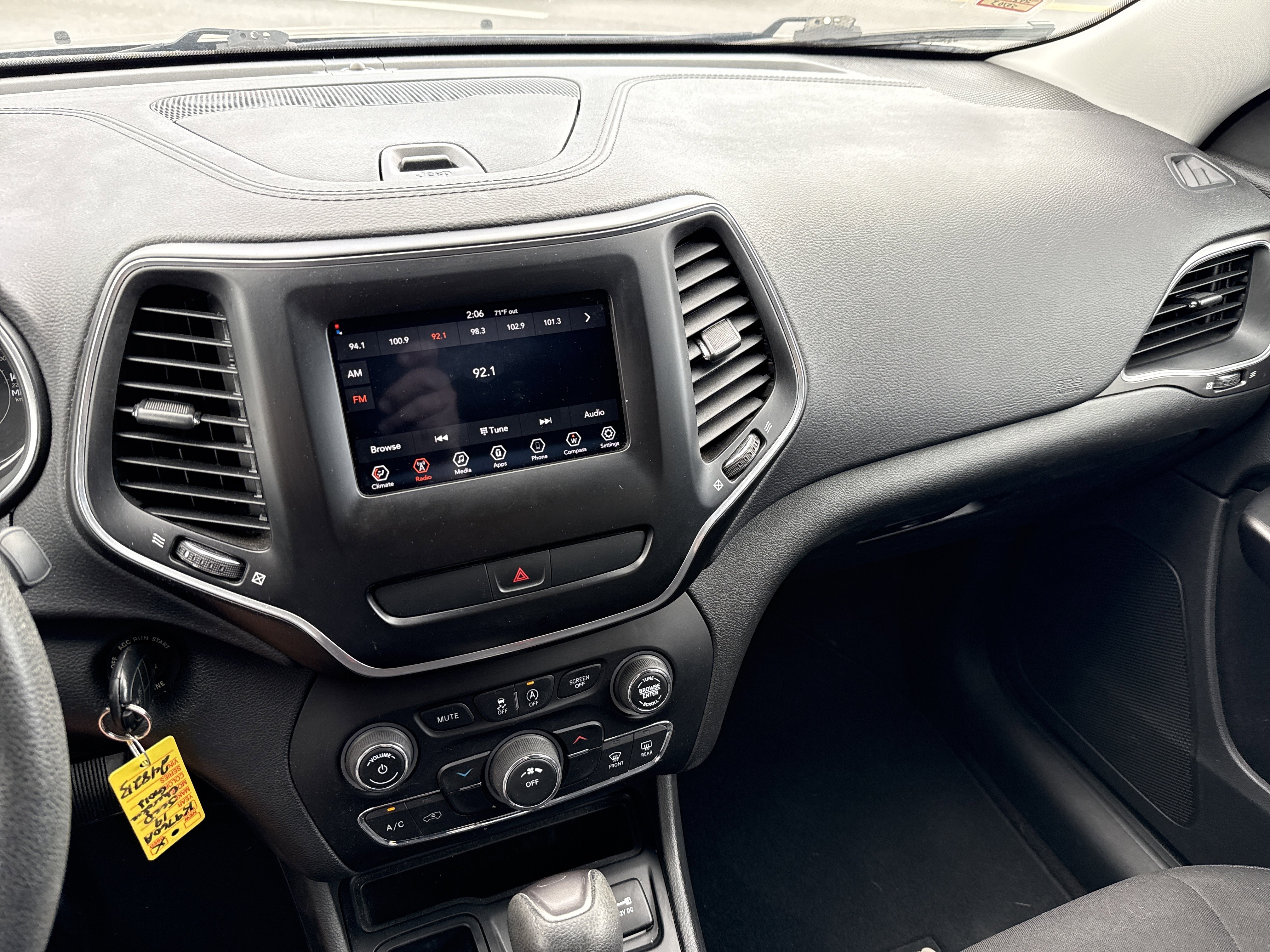 Used 2019 Jeep Cherokee Latitude w/ Popular Appearance Group image 22