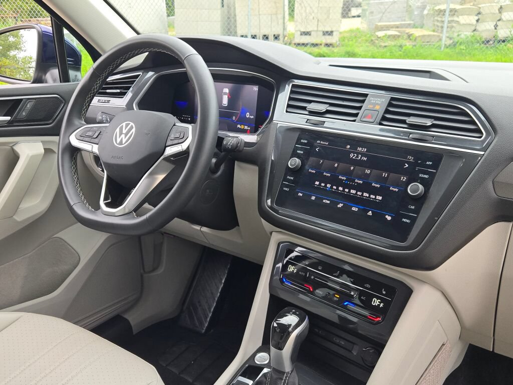 Used 2022 Volkswagen Tiguan SE AWD/4WD image 9