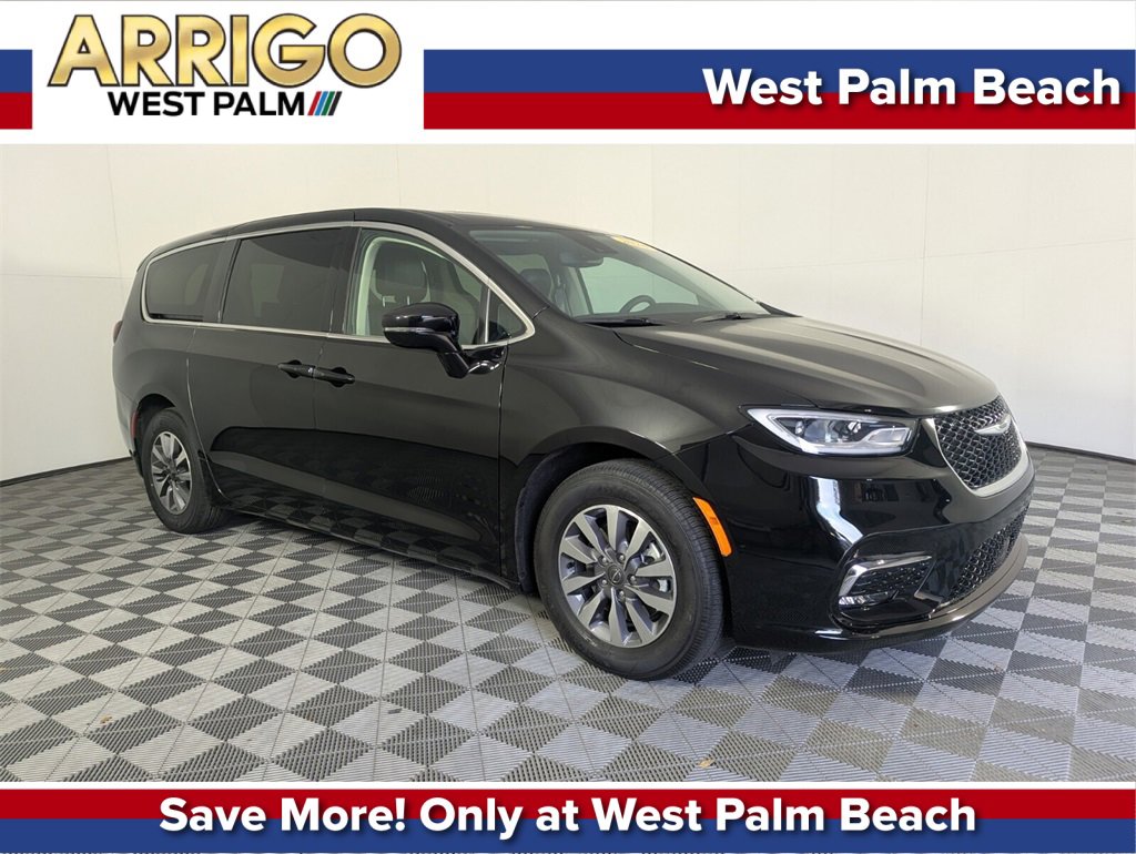 Certified 2024 Chrysler Pacifica Select