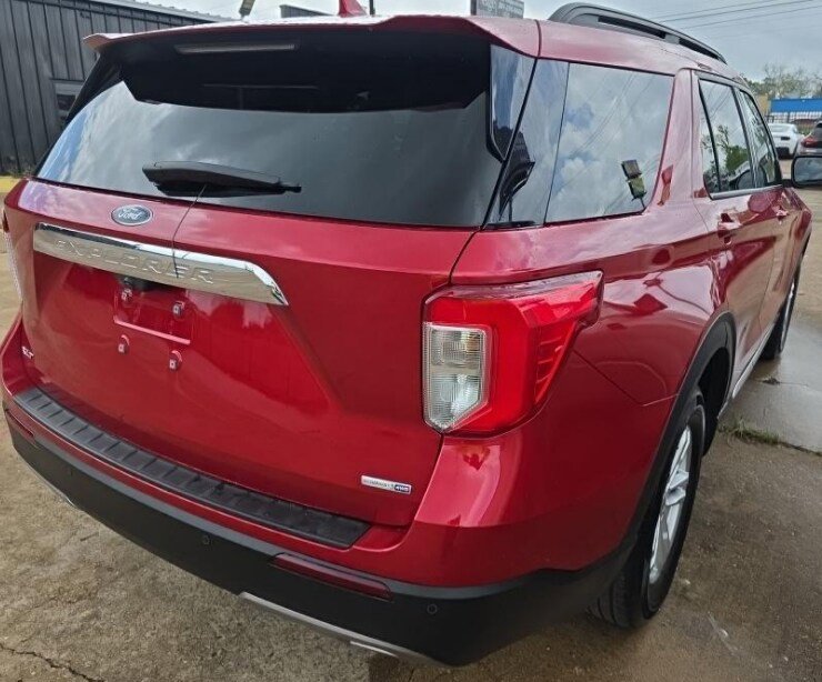 Used 2020 Ford Explorer XLT w/ Equipment Group 202A image 3