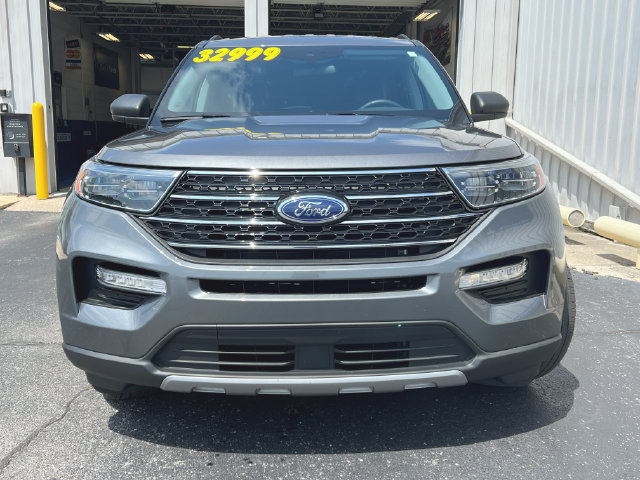 Used 2023 Ford Explorer XLT w/ Equipment Group 202A AWD/4WD image 4