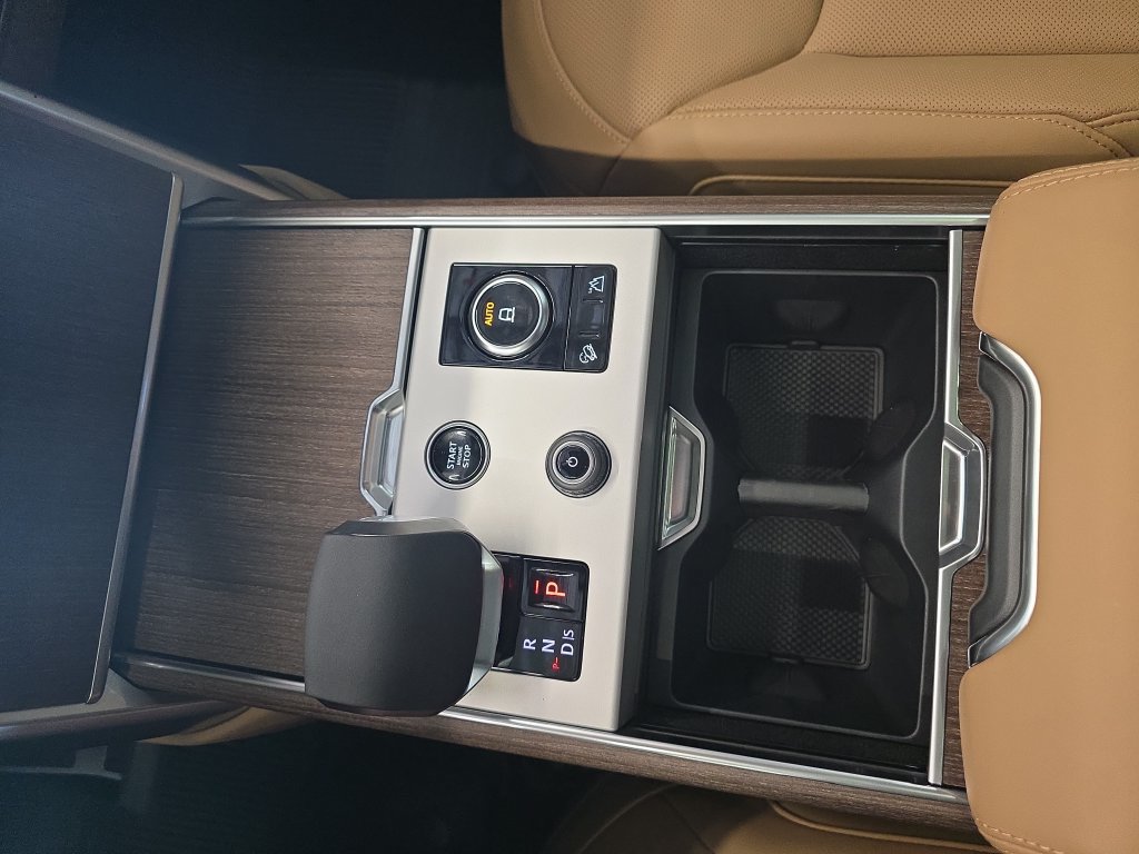 New 2027 Land Rover Range Rover Long Wheelbase SE AWD/4WD image 18