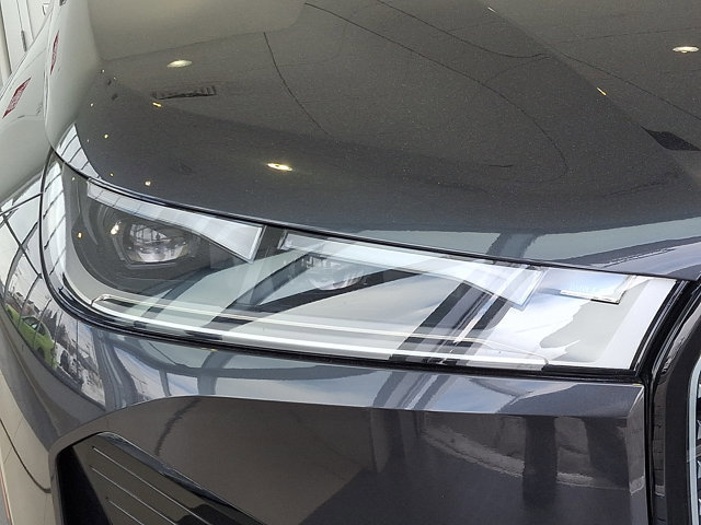 Certified 2025 BMW iX xDrive50 w/ Premium Package image 9
