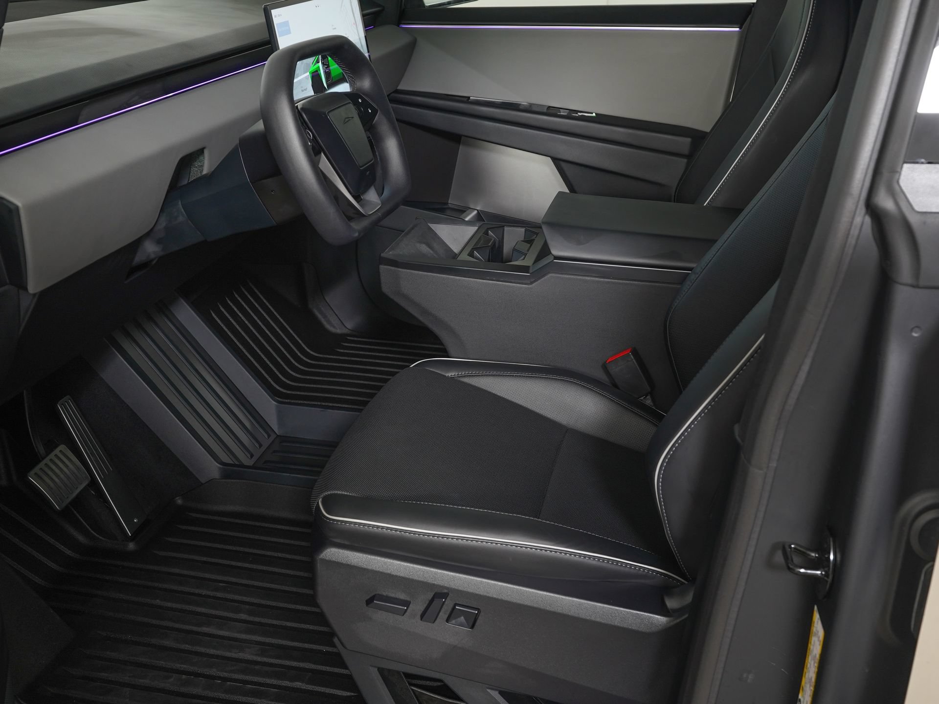 Used 2024 Tesla Cybertruck AWD Crew Cab image 13