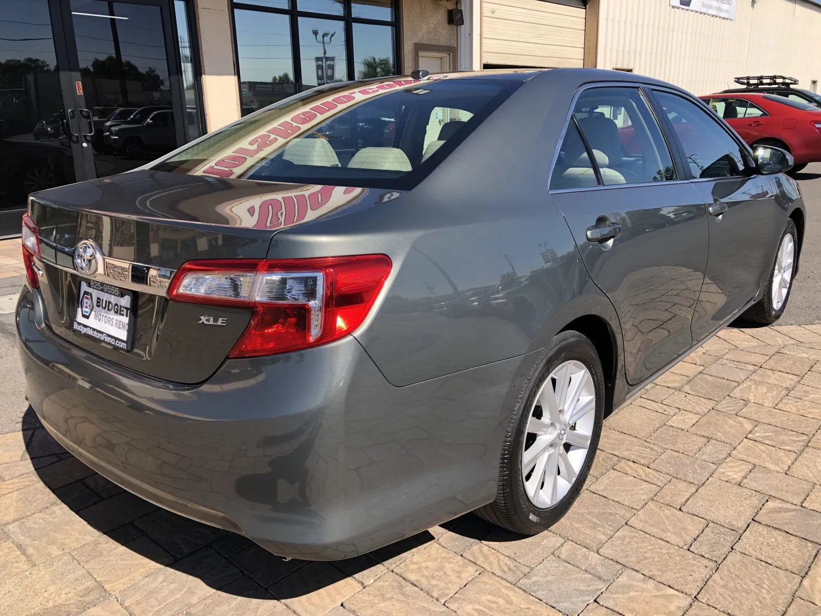 Used 2013 Toyota Camry XLE w/ Leather Pkg FWD image 2