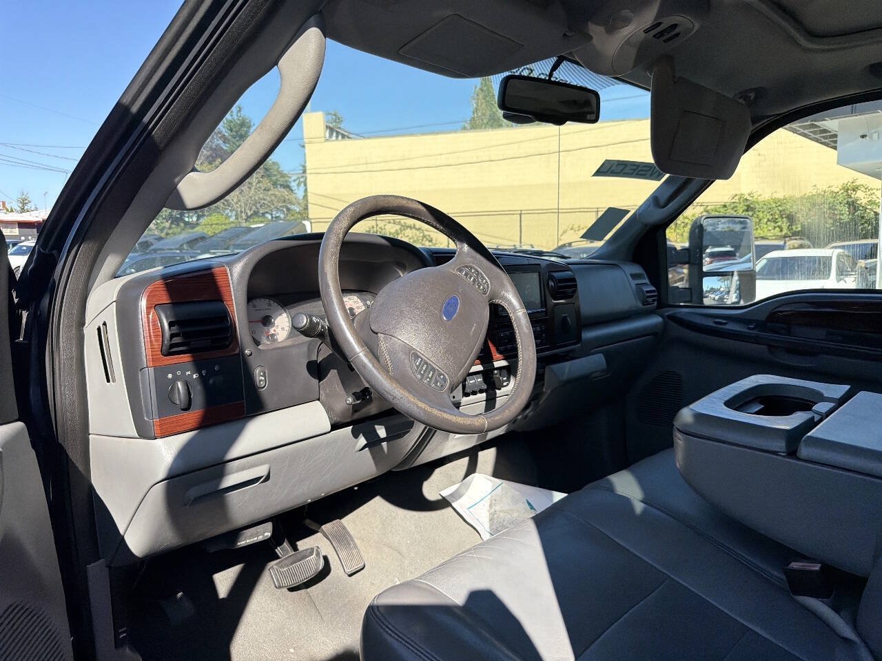 Used 2006 Ford F350 Lariat AWD/4WD image 5