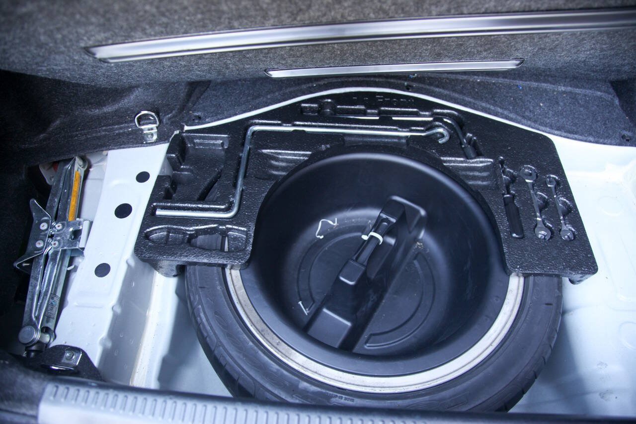 Used 2001 Lexus IS 300 w/ Leather Trim Pkg RWD image 73