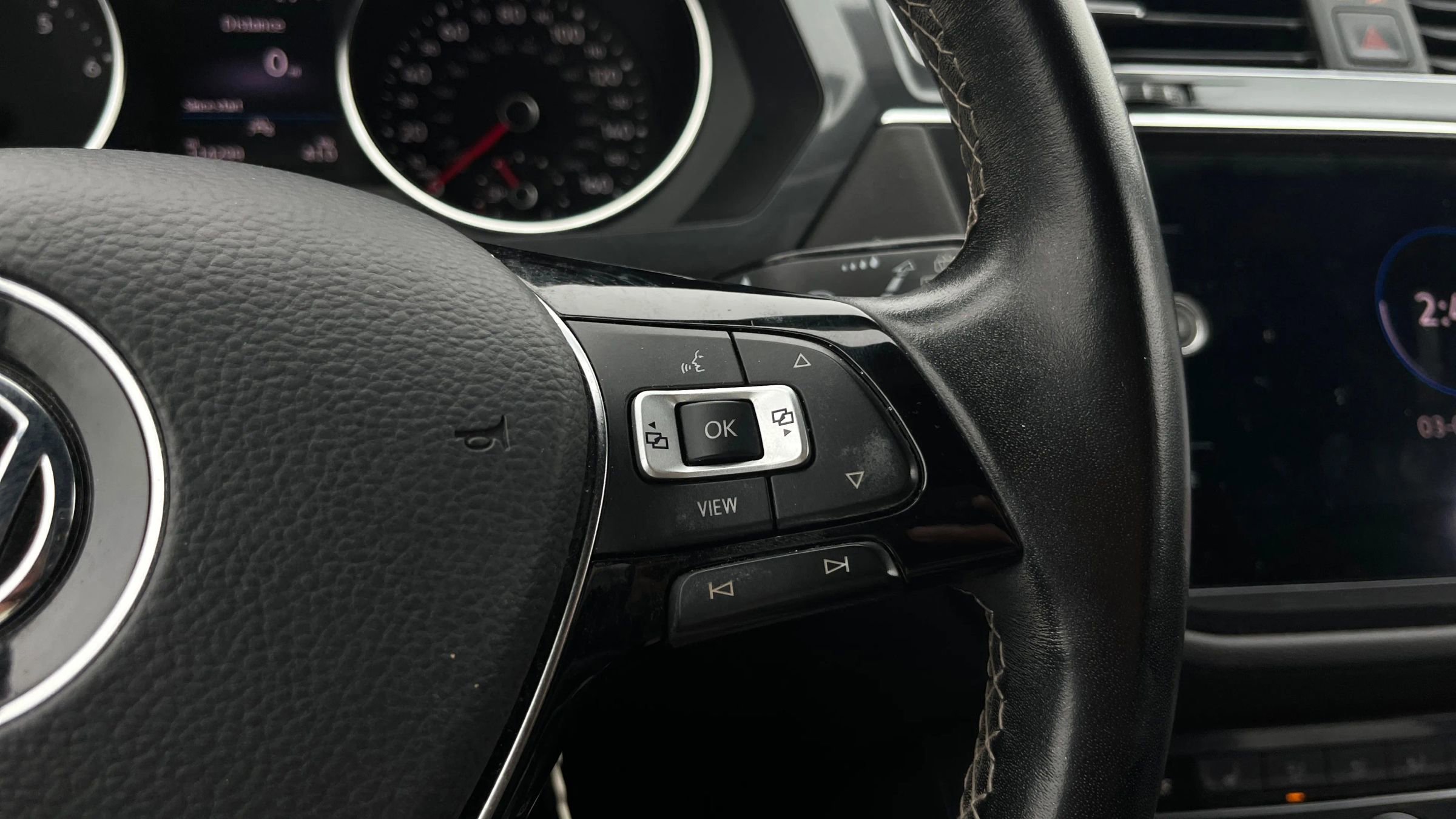 Used 2021 Volkswagen Tiguan SE R-Line image 27