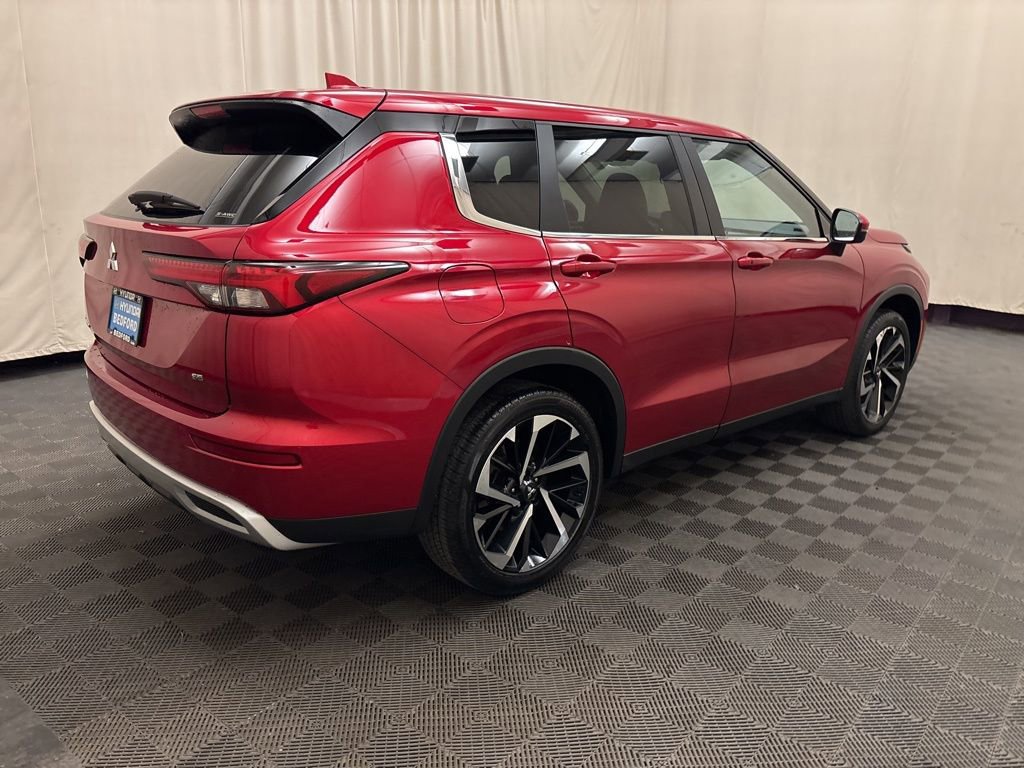 Used 2024 Mitsubishi Outlander SE image 5