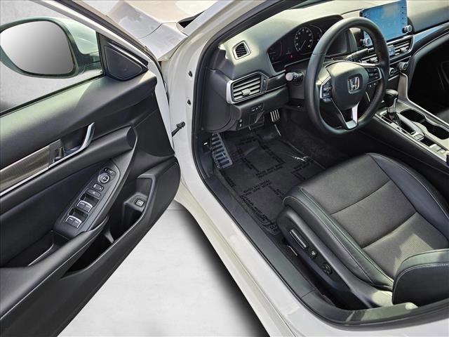 Used 2018 Honda Accord Sport image 16