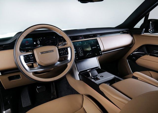 New 2025 Land Rover Range Rover Long Wheelbase SE image 10