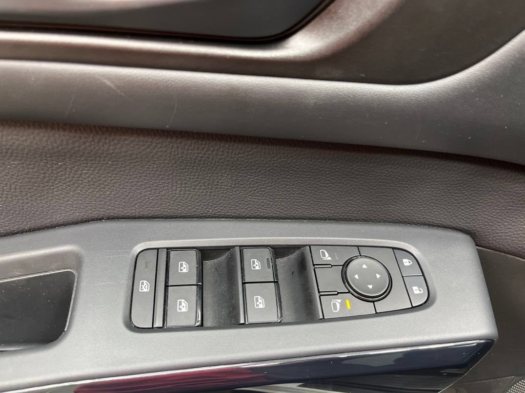Used 2025 Nissan Pathfinder SV AWD/4WD image 29