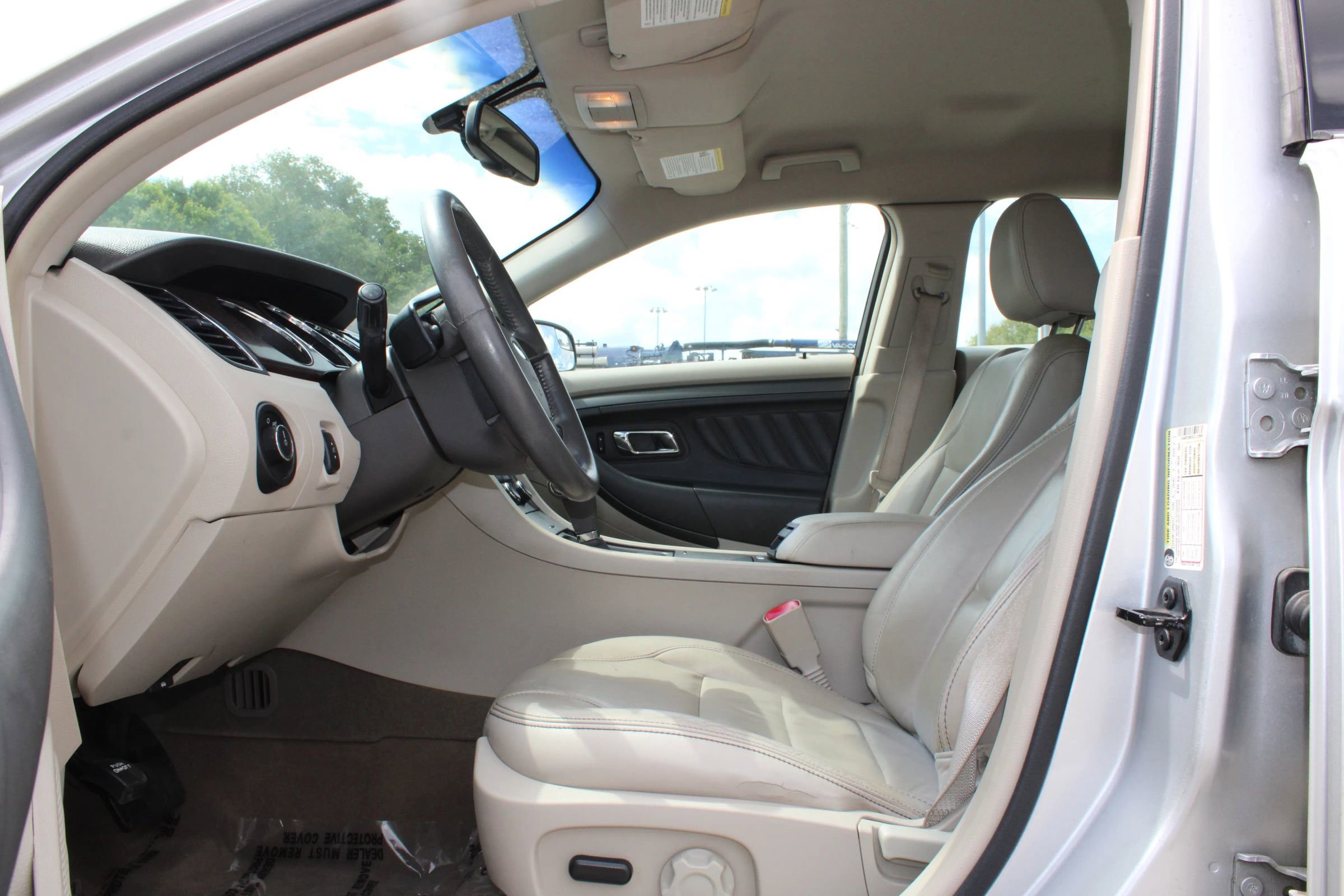 Used 2012 Ford Taurus SEL FWD image 11