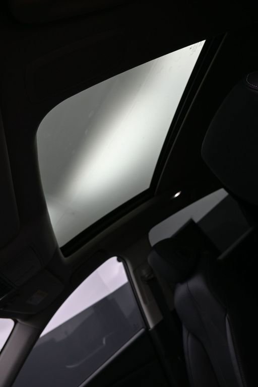 Certified 2025 Acura RDX w/ Technology Package image 18