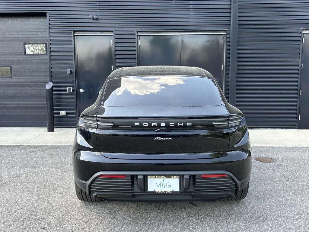 Used 2025 Porsche Macan Electric image 9