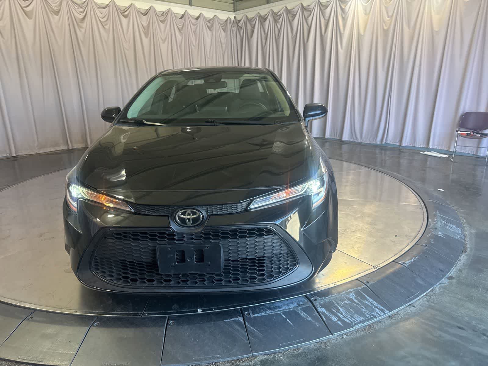 Used 2021 Toyota Corolla LE w/ Carpet Mat Package (TMS) FWD image 2