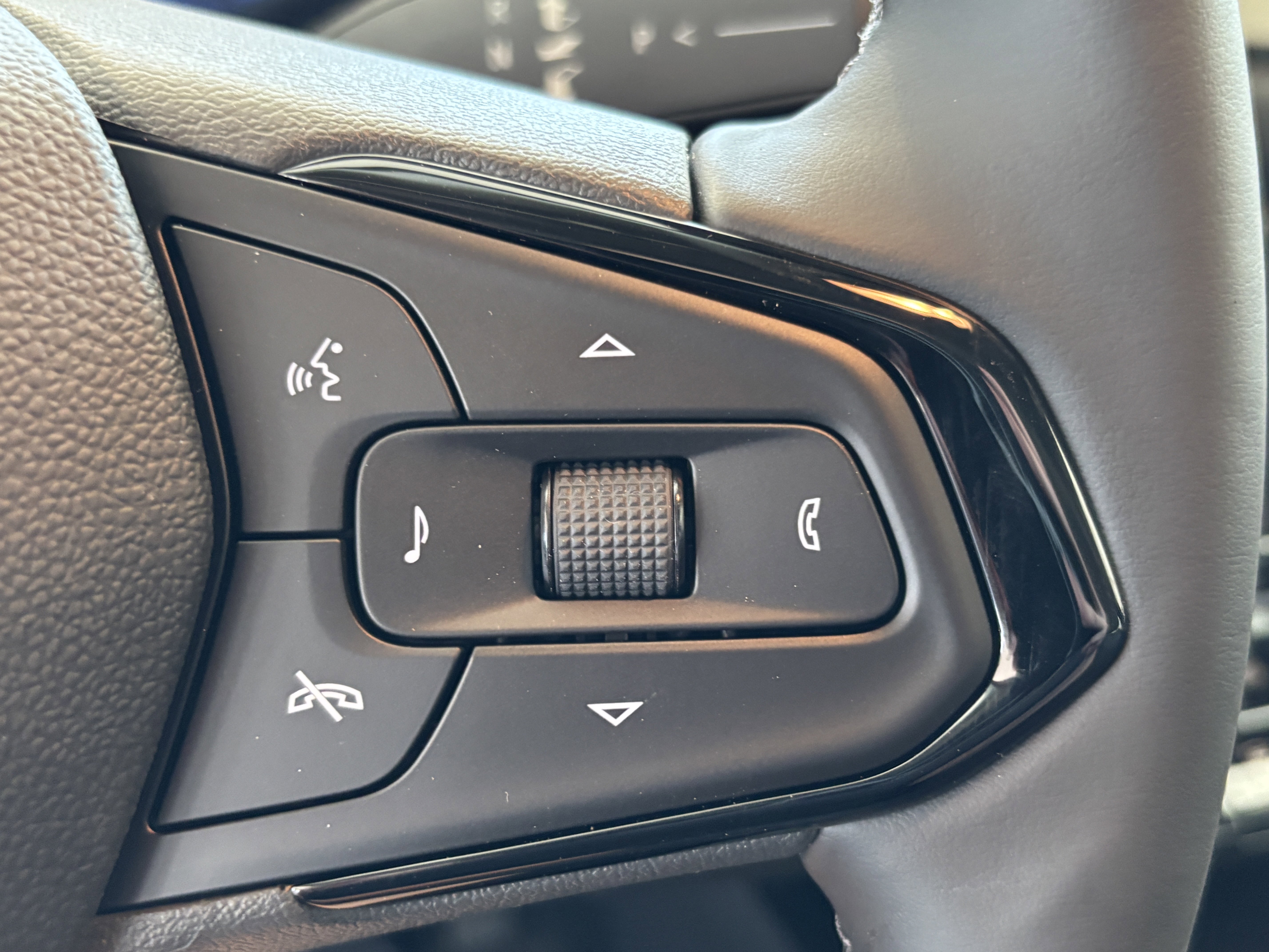 New 2027 Chevrolet Bolt LT w/ Comfort Package FWD image 11