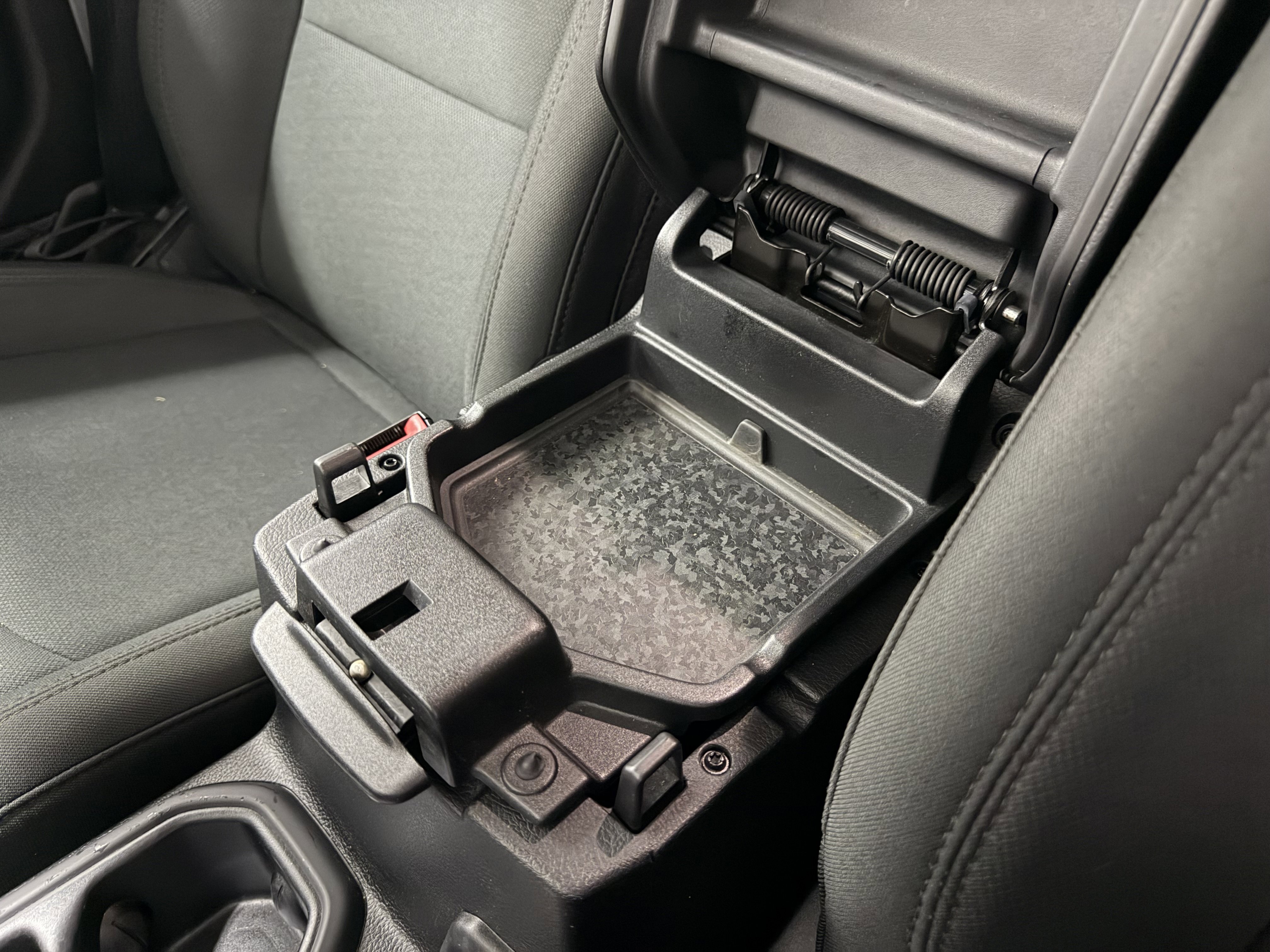 Used 2018 Jeep Wrangler Unlimited Sahara image 23