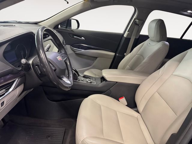 Used 2021 Cadillac XT4 Luxury w/ Cold Weather Package image 7