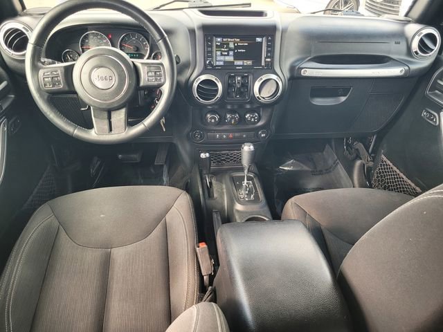 Used 2017 Jeep Wrangler Unlimited Rubicon w/ Connectivity Group AWD/4WD image 16