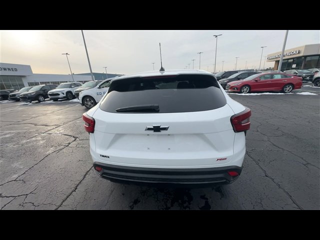Certified 2024 Chevrolet Trax RS w/ Driver Confidence Package image 8