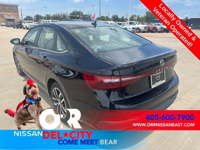 Used 2025 Volkswagen Jetta SE FWD image 3