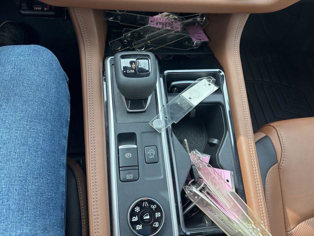 Used 2025 Nissan Pathfinder Platinum image 25