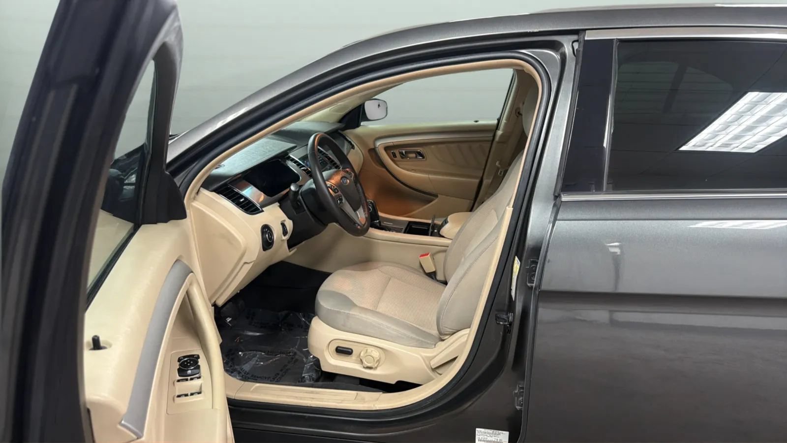 Used 2017 Ford Taurus SEL AWD/4WD image 19