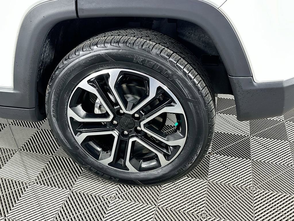 Certified 2024 Jeep Compass Limited image 41