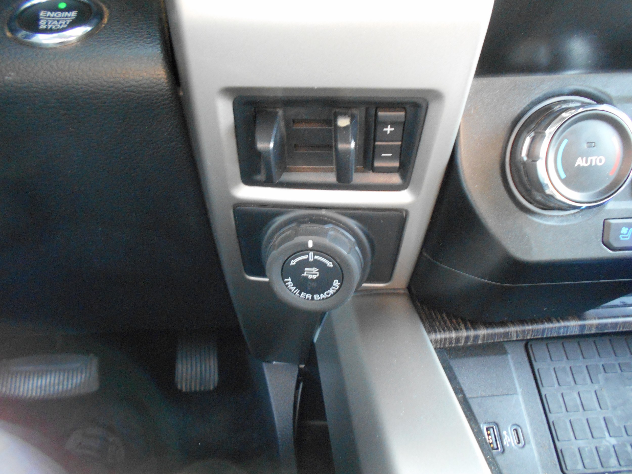 Certified 2020 Ford F350 Lariat w/ Lariat Ultimate Package AWD/4WD image 16