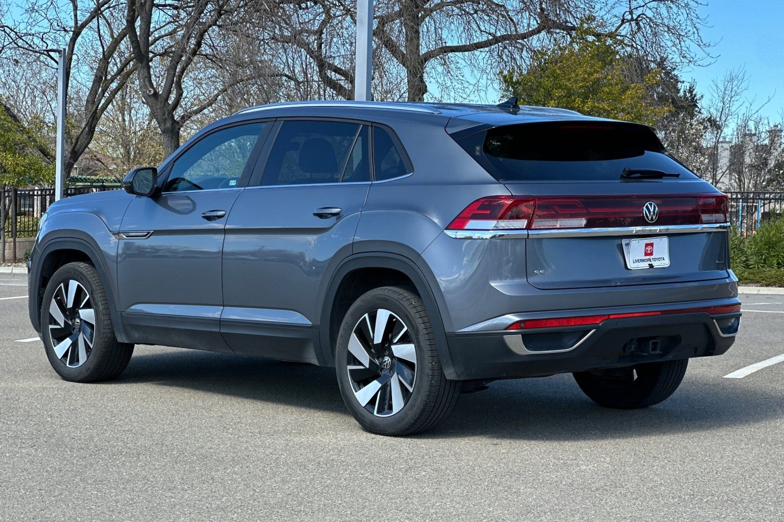 Used 2024 Volkswagen Atlas Cross Sport SE image 6