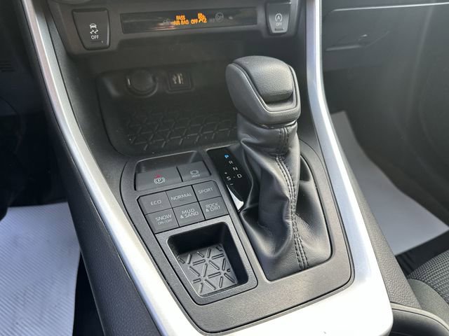 Used 2024 Toyota RAV4 LE AWD/4WD image 24
