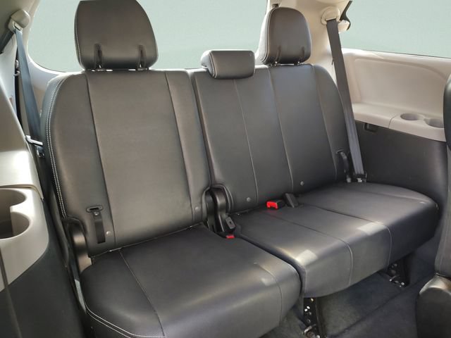 Used 2017 Toyota Sienna SE FWD image 30