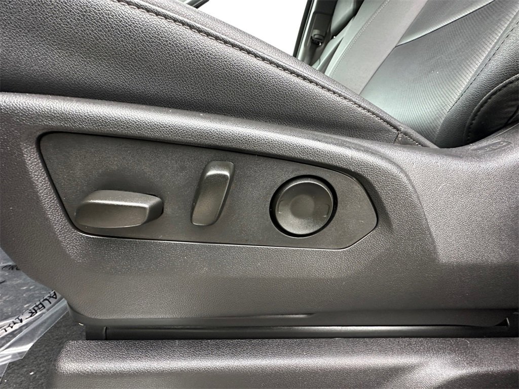 Used 2025 GMC Sierra 1500 SLT image 10