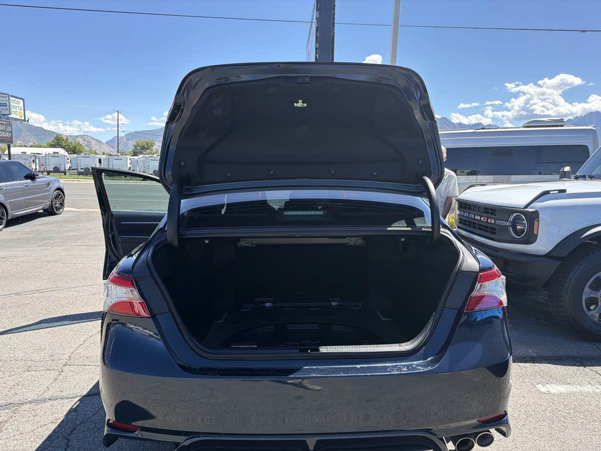 Used 2019 Toyota Camry SE FWD image 13