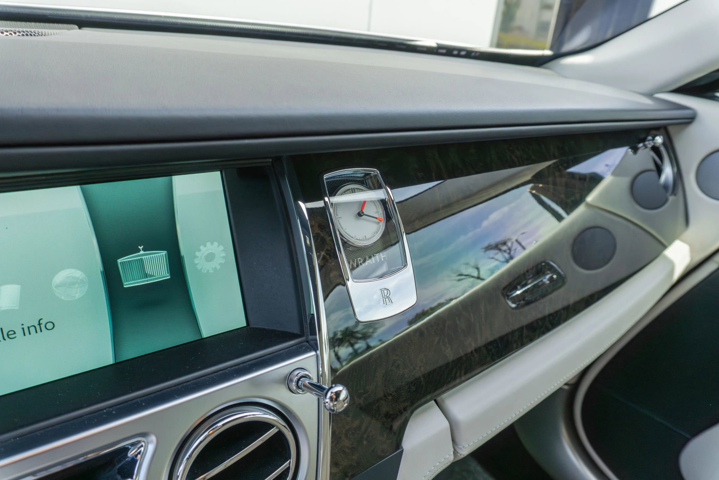 Used 2016 Rolls-Royce Wraith image 75