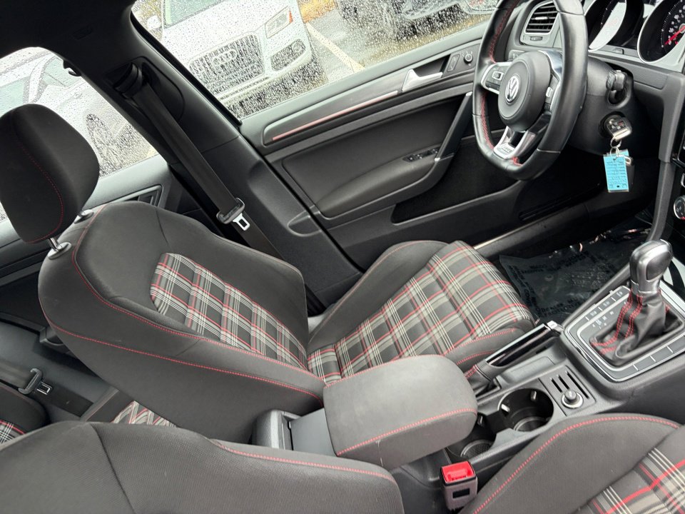 Used 2019 Volkswagen GTI SE FWD image 32